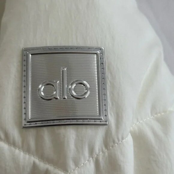 Alo Yoga Glacier Puffer Color White - Picture 3 of 7